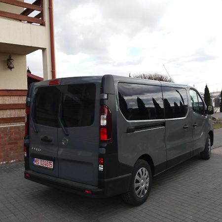 Country Court Bed & Breakfast Curteni Bagian luar foto