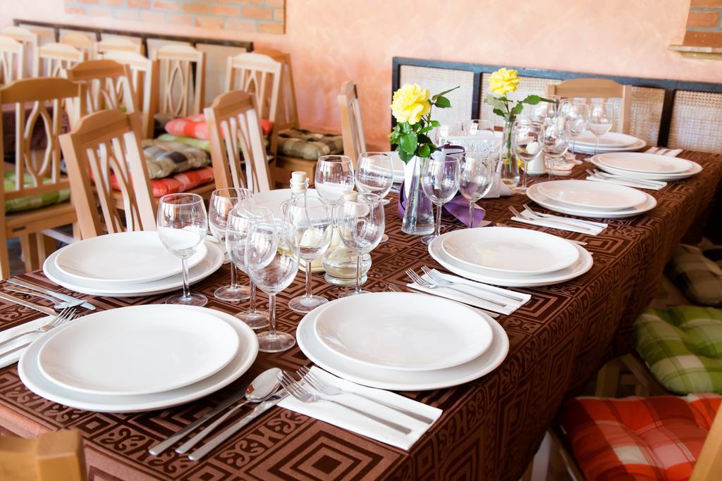 Country Court Bed & Breakfast Curteni Bagian luar foto