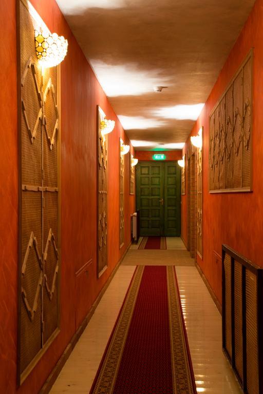 Country Court Bed & Breakfast Curteni Bagian luar foto