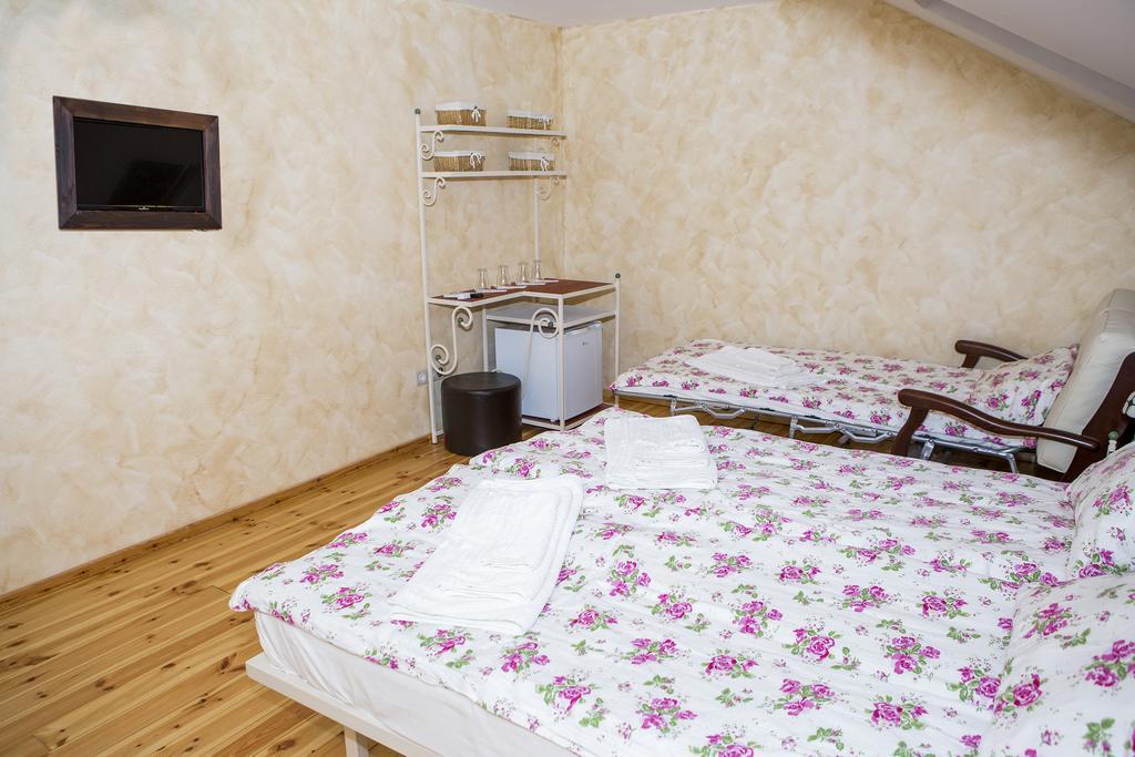 Country Court Bed & Breakfast Curteni Bagian luar foto