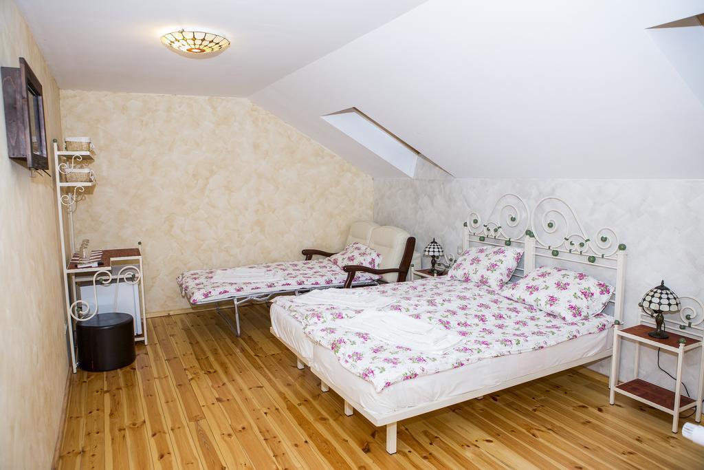 Country Court Bed & Breakfast Curteni Bagian luar foto