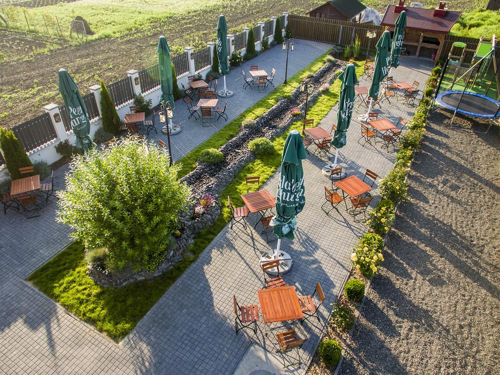 Country Court Bed & Breakfast Curteni Bagian luar foto